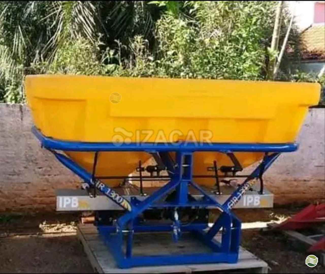 IMPLEMENTOS AGRICOLAS DISTRIBUIDOR ADUBADORA E SEMEADORA PENDULAR Izacar Tratores ENCRUZILHADA DO SUL RIO GRANDE DO SUL RS